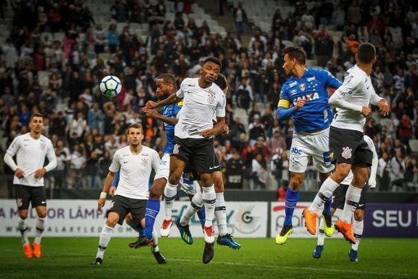 Fotos do amistoso entre Corinthians e Cruzeiro, que terminou empatado por 2 a 2, nesta quarta-feira (11/7), na Arena Corinthians, em São Paulo. Gols da Raposa foram marcados por Henrique e Rafael Sobis.