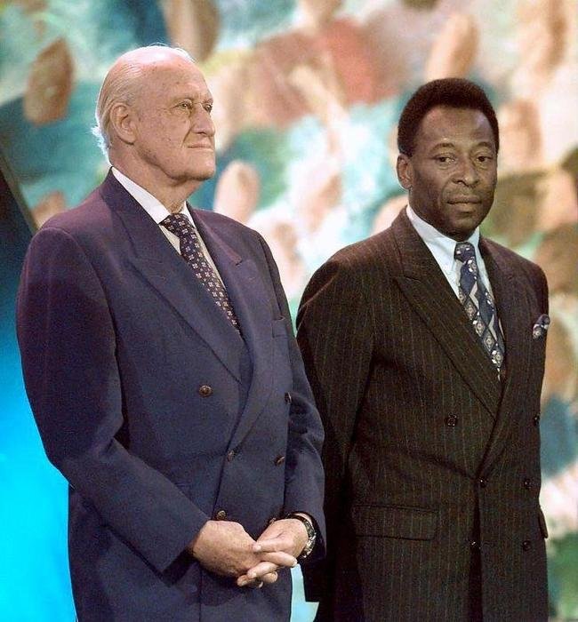 16/8/2016 - Pel ao lado do ex-presidente da Fifa Joo Havelange