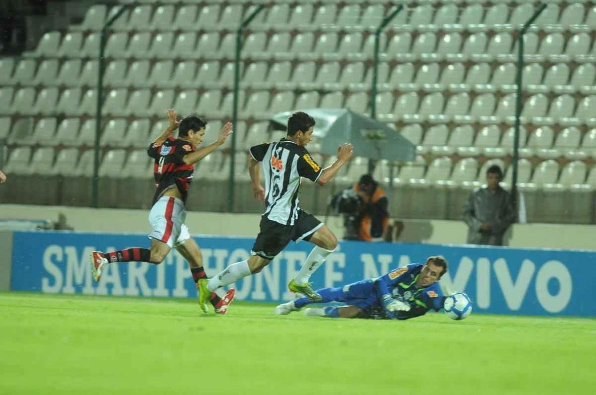 Pelo Brasileiro de 2010, na Arena do Jacar, o Atltico goleou Flamengo por 4 a 1. Os tentos foram marcados por Renan Oliveira, duas vezes, Diego Tardelli e Obina.