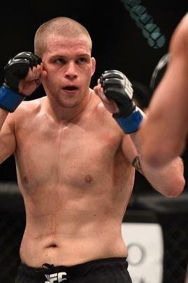 Alex Morono venceu Kyle Noke por decisão dividida