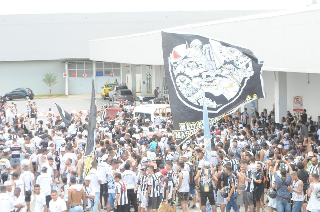 Imagens da chegada de Diego Tardelli