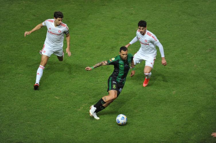 Marcelo Toscano - meia-atacante do América