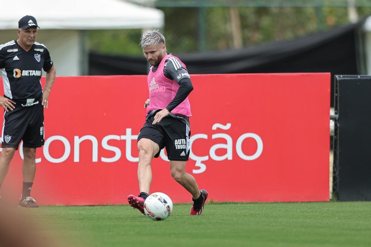 Atltico teve um dia de folga aps o empate com o Cruzeiro no clssico. Elenco de Coudet retomou atividades na Cidade do Galo na tarde desta quarta-feira (15/2).