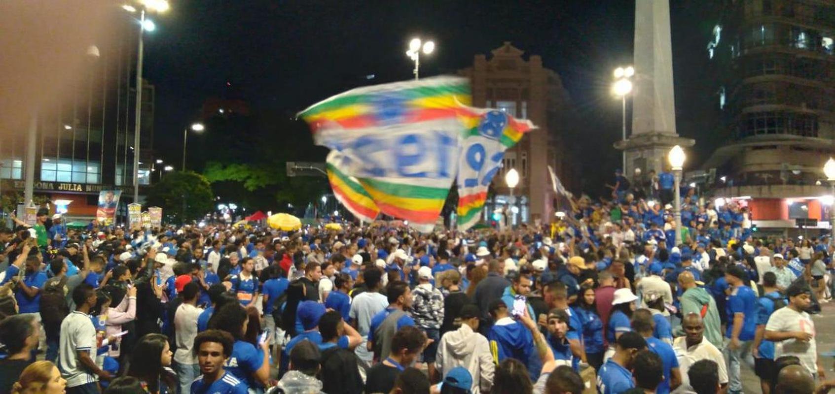 Festa do Cruzeiro na Praa 7 de Setembro, em Belo Horizonte, em comemorao ao acesso  Srie A do Campeonato Brasileiro de 2023