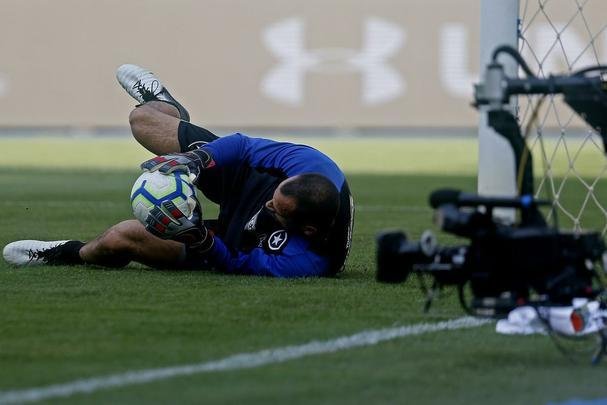 Fotos da vitória do Botafogo sobre o Atlético, por 2 a 1, no Engenhão, pela 18ª rodada do Brasileiro