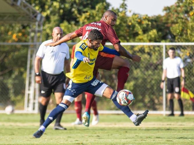 Fotos do jogo-treino entre Cruzeiro e Boa Esporte, disputado na Toca da Raposa II, em Belo Horizonte. Time celeste venceu por 2 a 0, com gols de Stnio