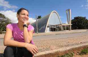 Em BH h seis meses, nadadora mora no Gutierrez e treina na Pampulha  