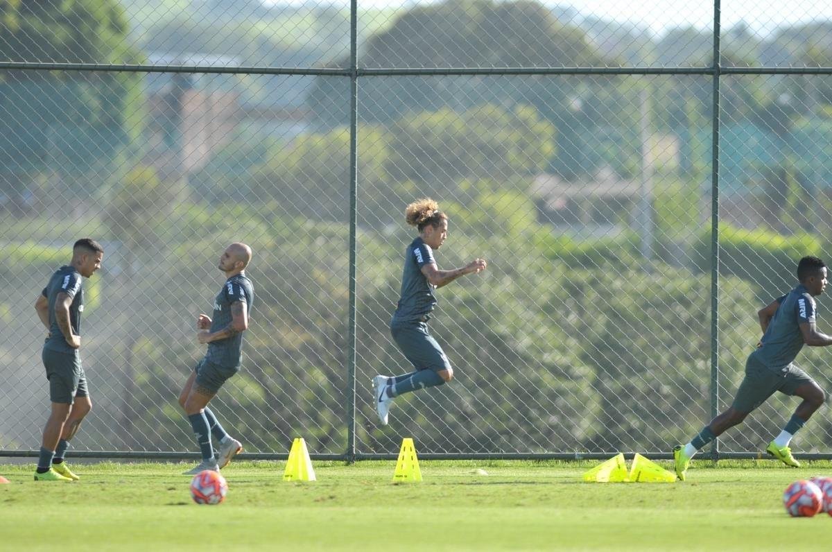 No dia da apresentao de Rver, outro zagueiro tambm chamou ateno: Igor Rabello, que foi a campo pela primeira vez