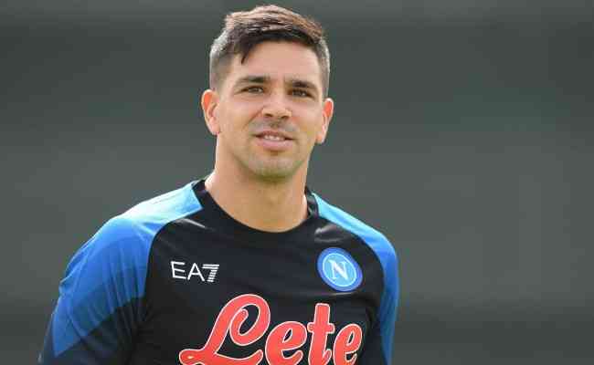 Napoli anuncia contratao do atacante Giovanni Simeone, filho de Diego Simeone
