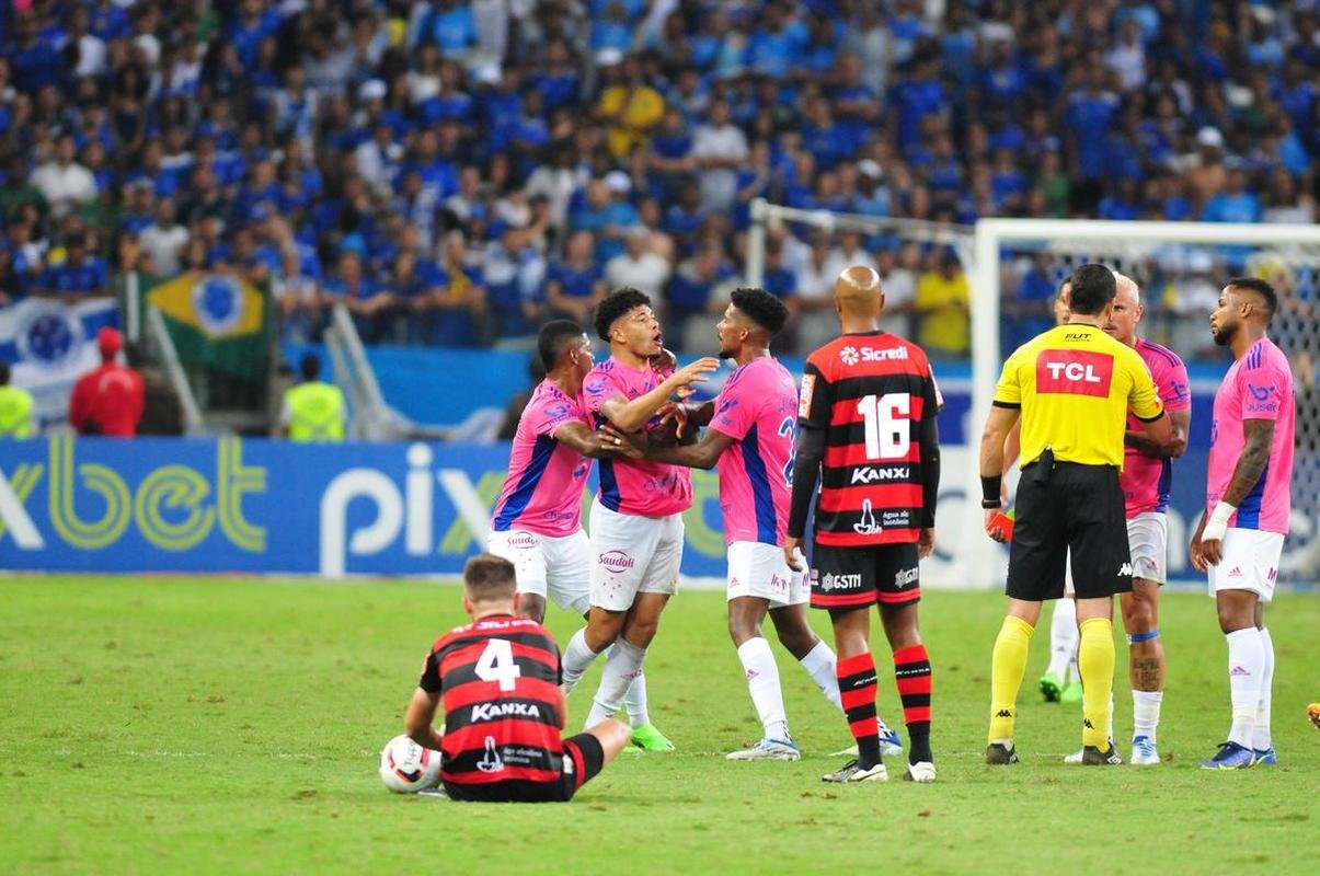 Em reencontro com a torcida aps o ttulo da Srie B, Cruzeiro enfrentou o Ituano no Mineiro, em Belo Horizonte, pela 33 rodada. Veja as melhores imagens!