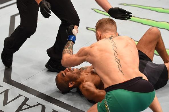 Imagens do incrível nocaute de Conor McGregor sobre José Aldo