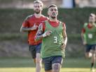 Arrascaeta e Filipe Luís treinam normalmente com grupo do Flamengo