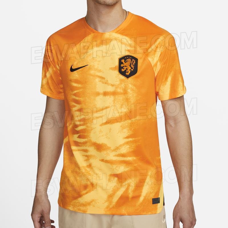 A provvel camisa I da Holanda para a Copa do Mundo foi desenvolvida pela Nike e divulgada de forma antecipada pelo portal Esvaphane