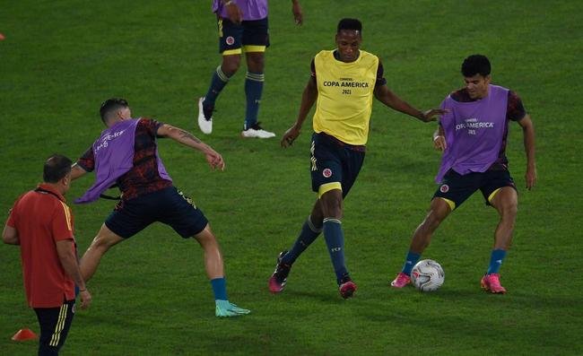 Brasil e Colmbia se enfrentaram no Estdio Nilton Santos, pelo Grupo B da Copa Amrica 