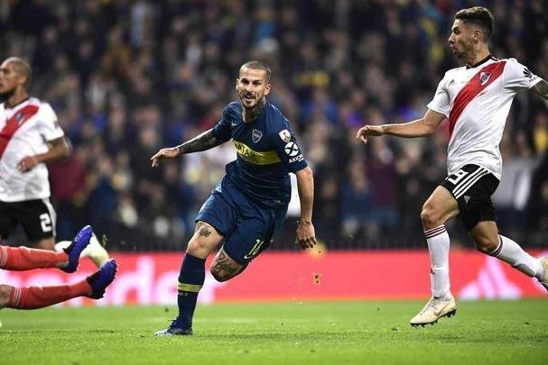 Boca Juniors abriu vantagem no primeiro tempo, com gol de Benedetto