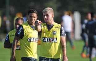 Elenco atleticano fez trabalho ttico orientado por Larghi antes de jogo-treino contra o Coimbra