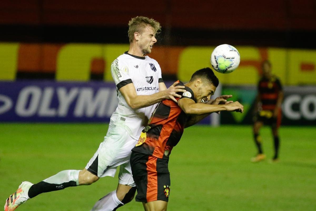 Sport estreou com clássico regional na série A e bateu o Ceará por 3 a 2, com dois gols de Elton e um de Jonatan Gomez, na Ilha do Retiro, sem público.