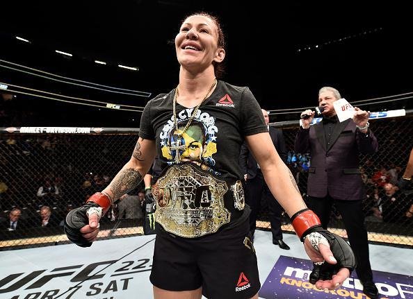 Cris Cyborg esteve com o cinturo peso pena do UFC entre 2017 e 2018