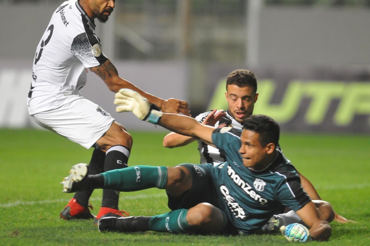 Fotos da vitria do Atltico sobre o Cear, por 2 a 1, no Independncia, com gols de Otero e Luan. Thiago Gallhardo descontou para os cearenses