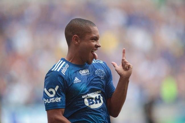 Vitor Roque marcou o segundo gol do Cruzeiro sobre o Athletic na semifinal do Mineiro, no Mineiro: 2 a 1