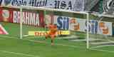 Fotos do gol de Vargas, do Atltico, sobre o Sport. Ele marcou o terceiro da vitria por 3 a 0, em cobrana de pnalti.