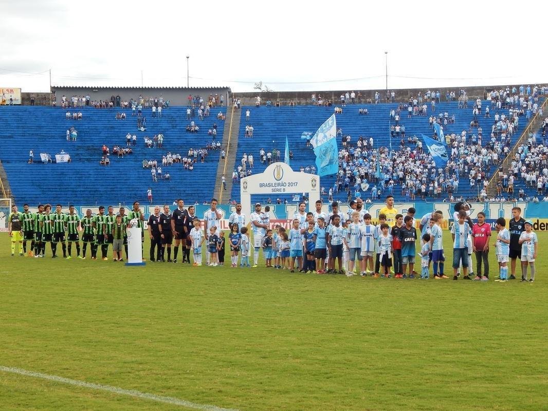 Fotos da partida entre Londrina e Amrica, no Estdio do Caf, no Paran