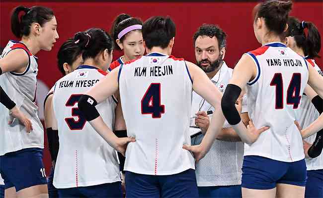 Stefano Lavarini  o comandante da Coreia do Sul, que encara o Brasil na semifinal em Tquio 