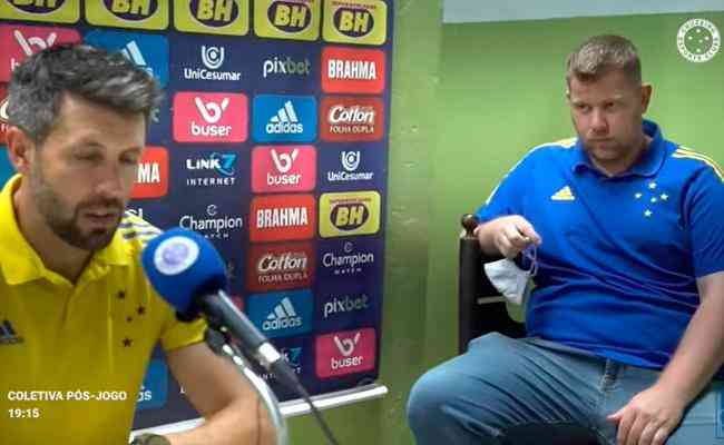 Luiz Kriwat acompanha entrevista coletiva de Pezzolano após vitória por 2 a 1 sobre a Caldense, no último fim de semana
