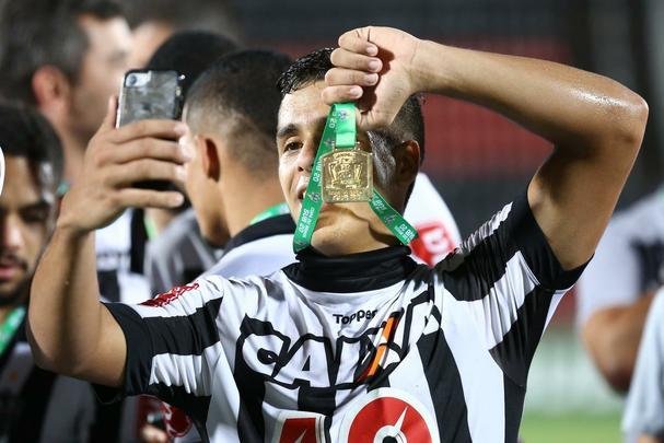 Galinho faz a festa no Rio de Janeiro depois de bater o Flamengo nos pnaltis