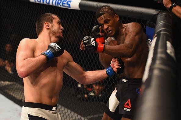 Albert Tumenov venceu Lorenz Larkin por decisão dividida