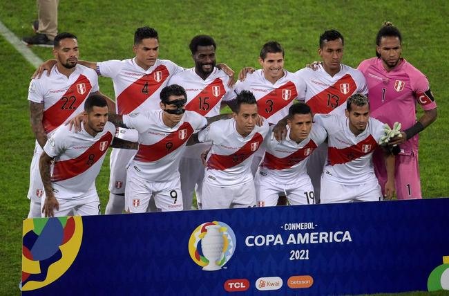 Brasil e Peru se enfrentaram no Estdio Nilton Santos, pelas semifinais da Copa Amrica 