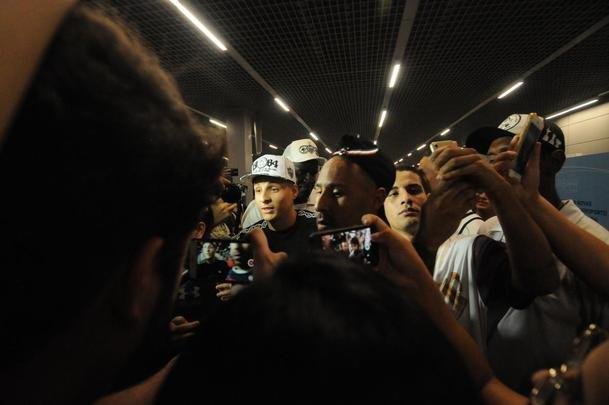 Arana foi recepcionado por torcedores do Atltico no Aeroporto de Confins