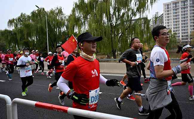 Cerca de 30 mil pessoas correram a Maratona de Pequim