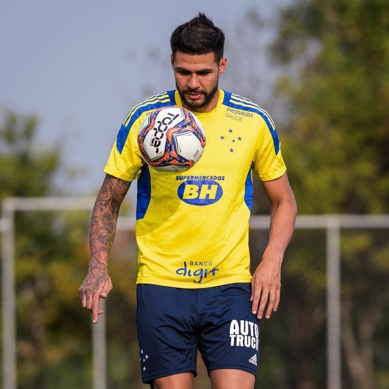 Fotos do treino do Cruzeiro na Toca da Raposa II nesta segunda-feira