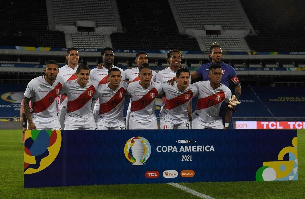 Brasil e Peru se enfrentaram pela segunda rodada do Grupo B da Copa Amrica