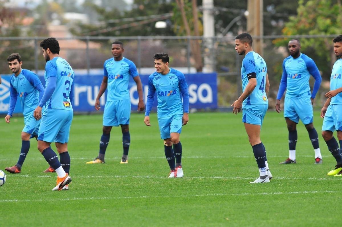 Cruzeiro iniciou preparao para clssico contra o Atltico com reservas em campo na Toca da Raposa II