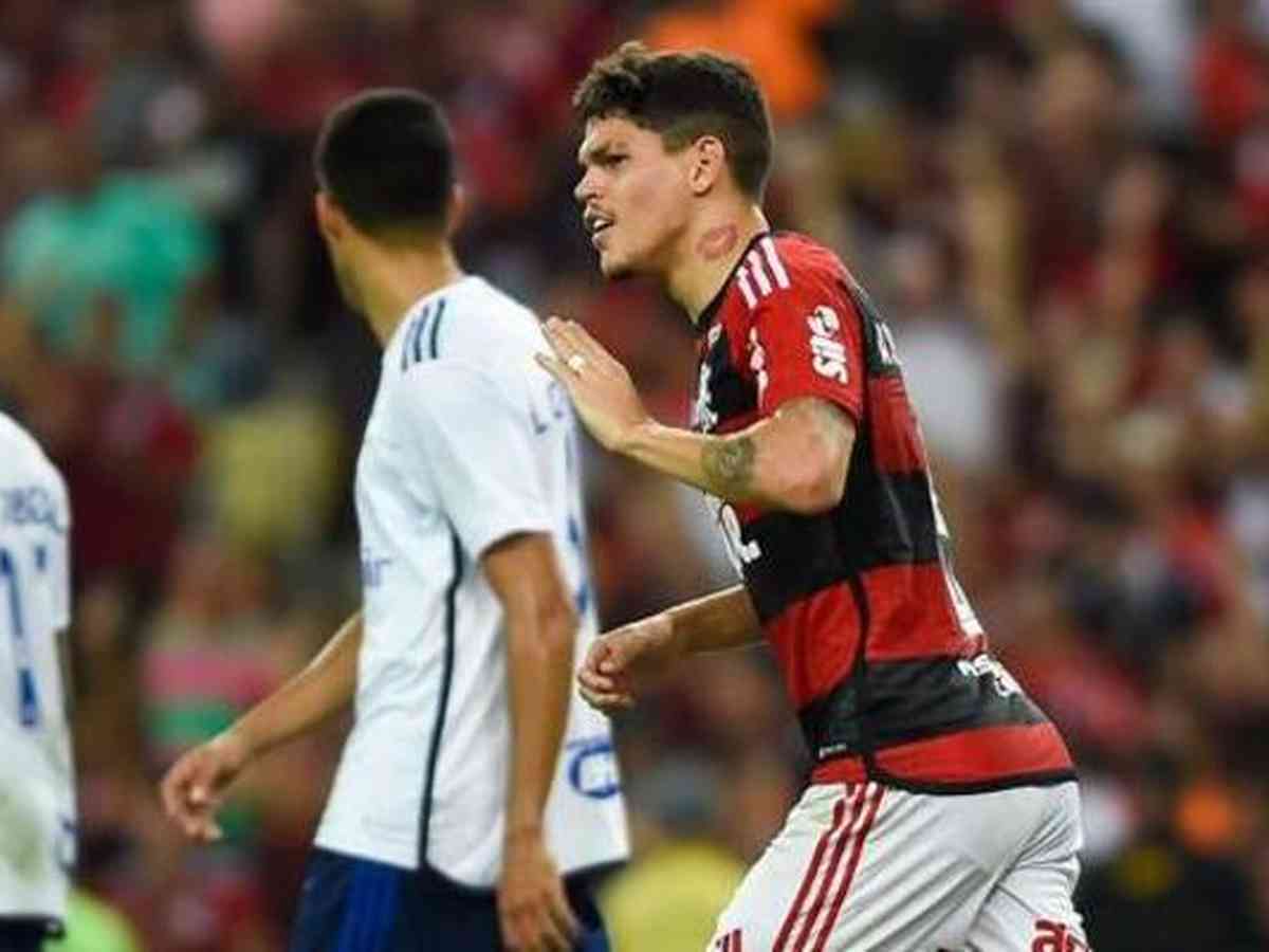 Cruzeiro anula o Flamengo, mas perde gols e empata no Maracanã