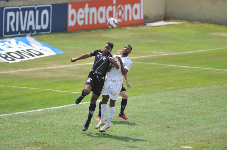 Cruzeiro e Ponte Preta se enfrentaram numa manhã de forte calor em Sete Lagoas