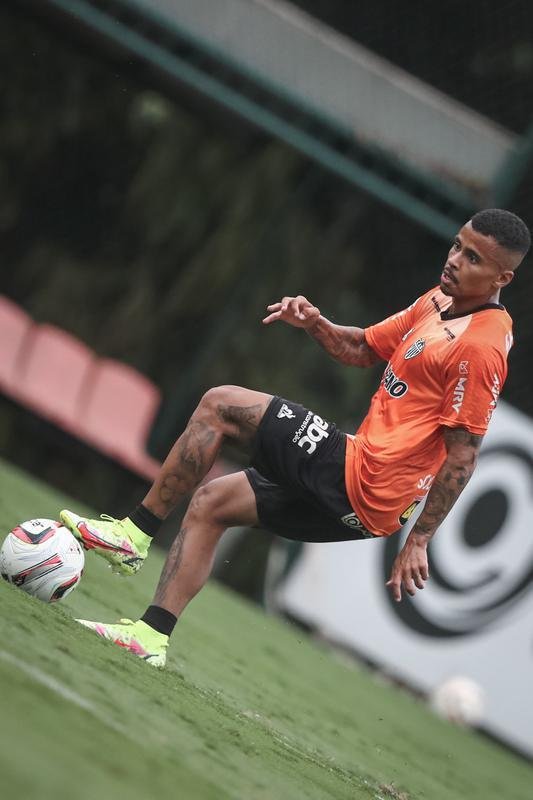 O Atltico realizou, nesta quinta-feira (10), a primeira atividade visando o clssico com o Amrica, vlido pela 5 rodada do Campeonato Mineiro. Com titulares em campo, o time de 'El Turco' Mohamed trabalhou para o confronto que ser disputado s 16h30 do sbado (12), no Estdio Independncia, em Belo Horizonte.