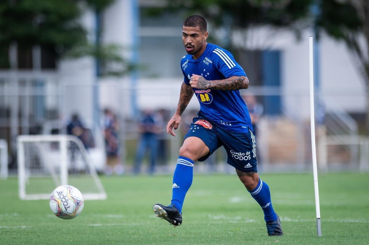Imagens do primeiro dia de pr-temporada do Cruzeiro, na Toca da Raposa II