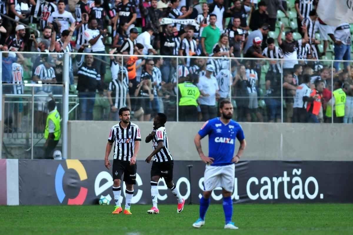 Cazares marcou belo gol de falta, e goleiro cruzeirense Fbio nem se mexeu