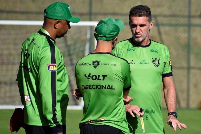 Mancini comandou primeiras atividades no Coelho nesta semana