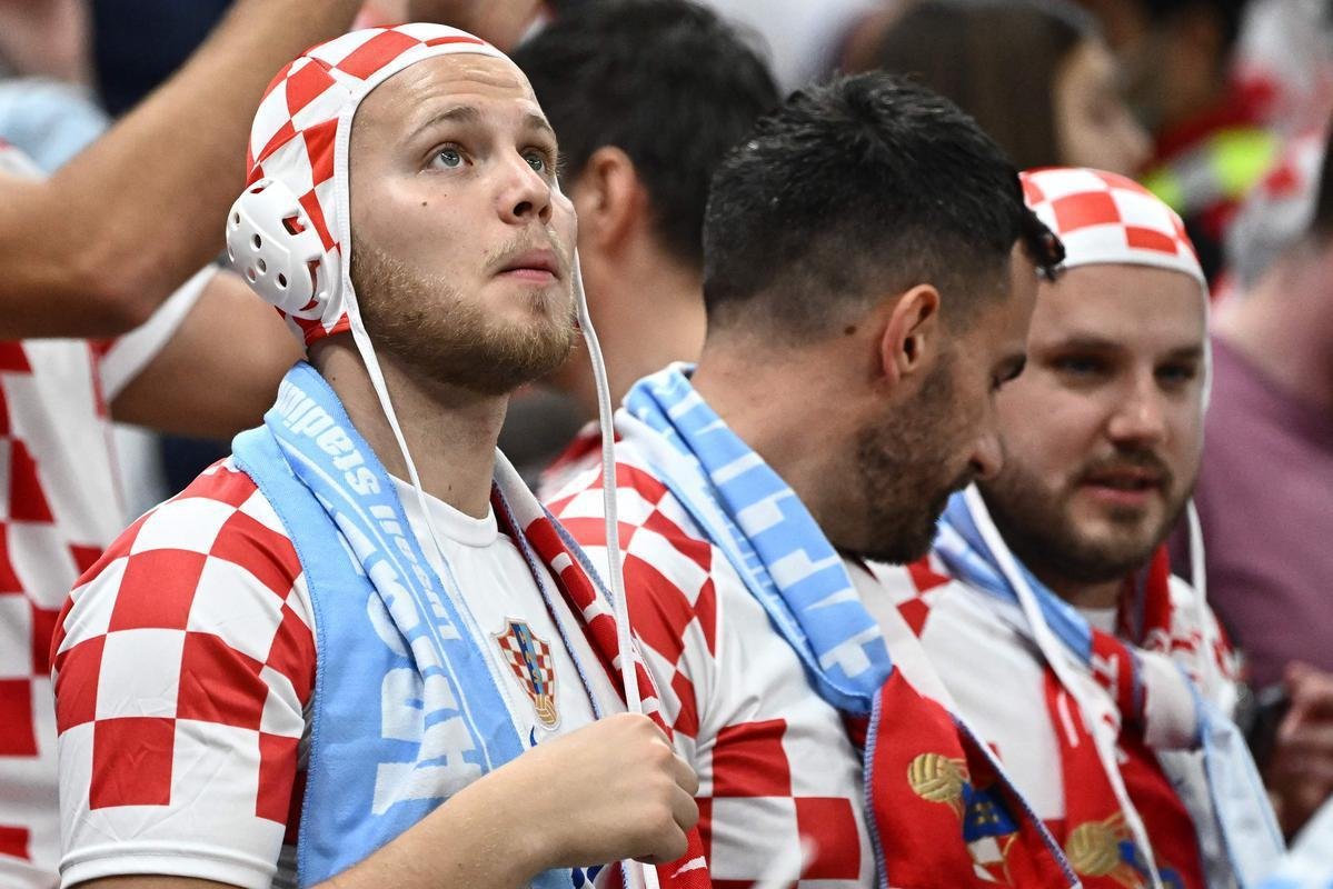 Imagens das torcidas de Argentina e Crocia no duelo pela semifinal da Copa do Mundo do Catar, no estdio Lusail