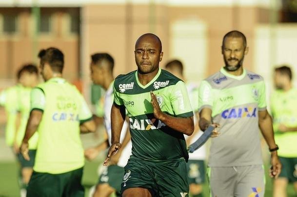 Rafael Jata (volante) - contratado em janeiro de 2017, fez apenas quatro partidas no ano. Em 2018, vestir a camisa do Botafogo-PB.