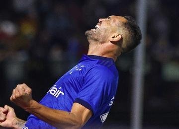 Centroavante volta a balançar a rede após mais de dois meses e contribui para triunfo celeste sobre Bragantino, fora de casa, pelo Brasileiro 