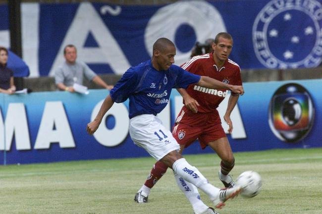 Com 21 gols em 65 jogos em 2004, Jussi foi pea importante no time campeo mineiro