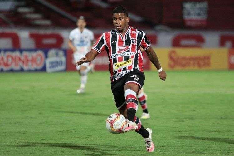 Jderson (atacante) - Emprestado pelo Athletico ainda na reta final do Estadual, Jderson chegou a ser titular por um tempo, mas hoje  uma das primeiras opes no banco coral. Ele j ultrapassou os 15 jogos