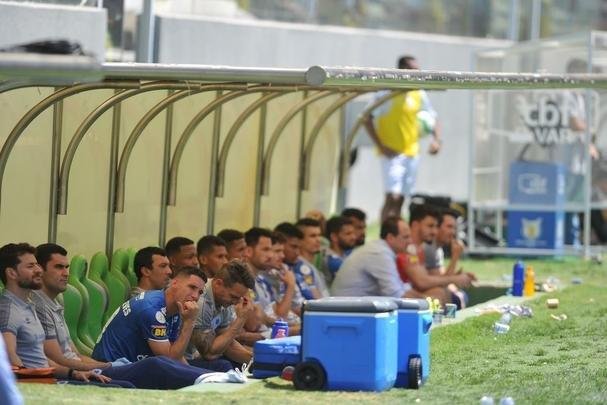 Jogadores do Cruzeiro e tcnico Rogrio Ceni deixaram campo do Independncia muito abatidos depois de derrota por 4 a 1 para o Grmio, pela 18 rodada do Campeonato Brasileiro. Torcida xingou diretoria, em especial o vice-presidente de futebol, Itair Machado