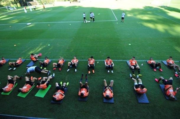 Jorge Sampaoli comandou nesta segunda-feira o seu primeiro treino no Atltico