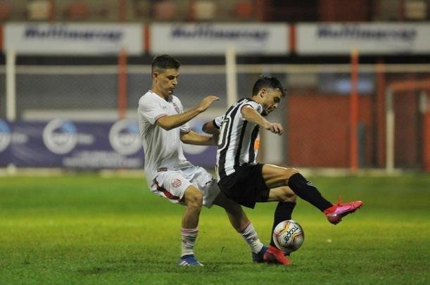 Villa Nova e Atltico se enfrentaram no Alapo do Bonfim, em Nova Lima, pelo Campeonato Mineiro